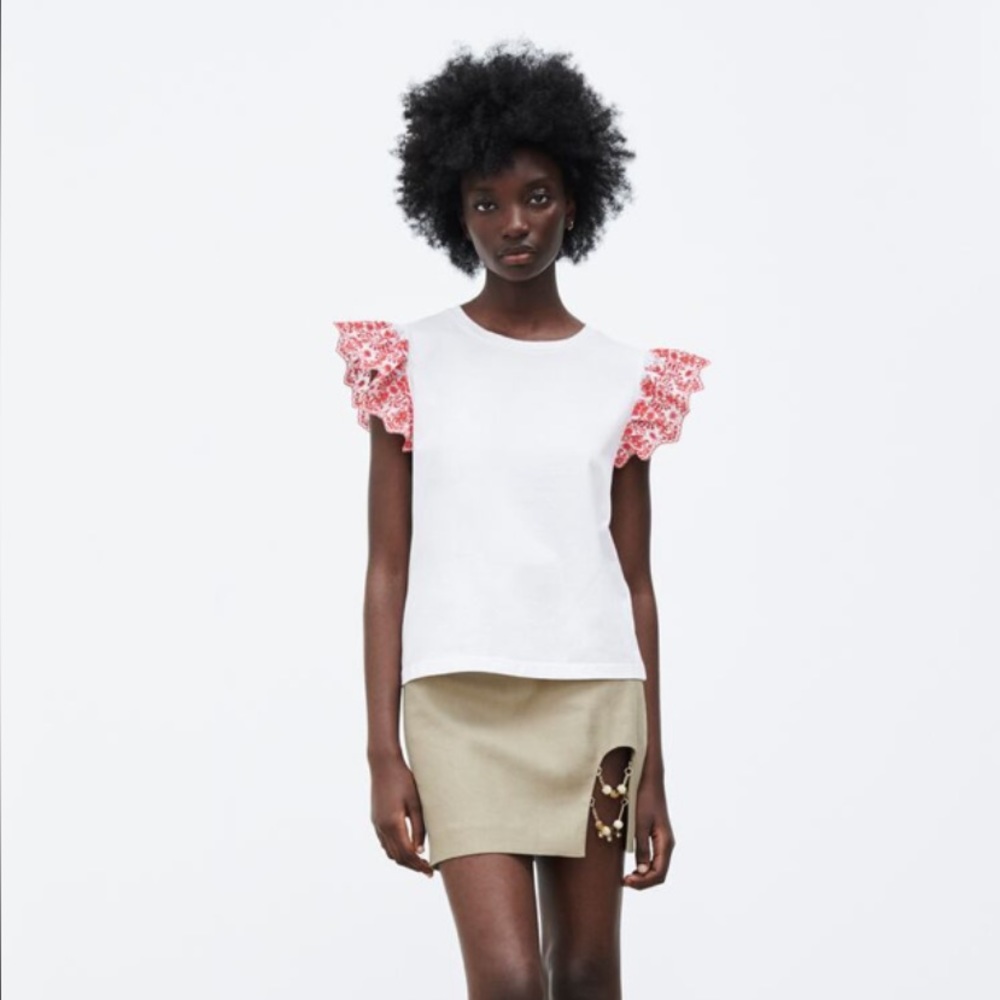 NWT ZARA EMBROIDERED SLEEVE SHIRT
WHITE SIZE SMALL